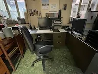 Bureaumeubelen in deze ruimte - afbeelding 4 van  7
