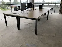 Bureauopstelling met 4 afzonderlijke metalen bureaus - afbeelding 1 van  7