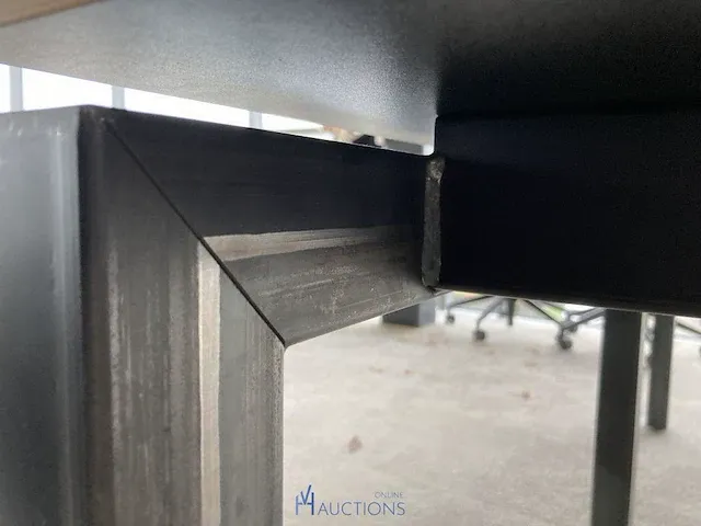 Bureauopstelling met 4 afzonderlijke metalen bureaus - afbeelding 4 van  7