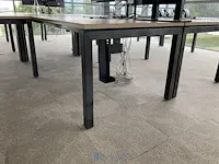 Bureauopstelling met 8 afzonderlijke metalen bureaus - afbeelding 4 van  8
