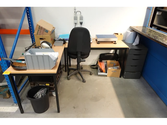 Bureauopstelling + toebehoren - afbeelding 1 van  8