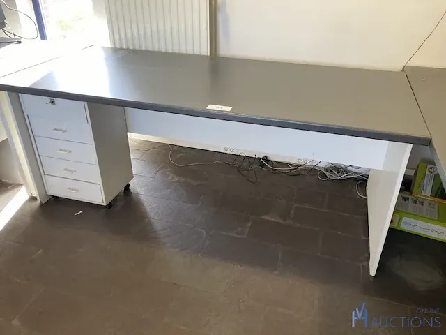 Bureauopstelling - afbeelding 2 van  4