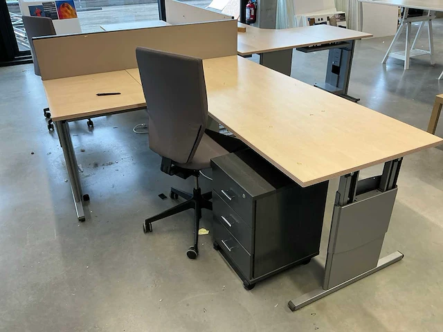 Bureauopstelling - afbeelding 3 van  11