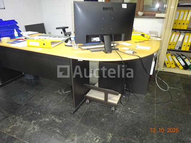 Bureaus, kledingkast, directiestoel - afbeelding 1 van  4