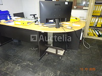 Bureaus, kledingkast, directiestoel - afbeelding 1 van  4