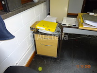 Bureaus, kledingkast, directiestoel - afbeelding 3 van  4