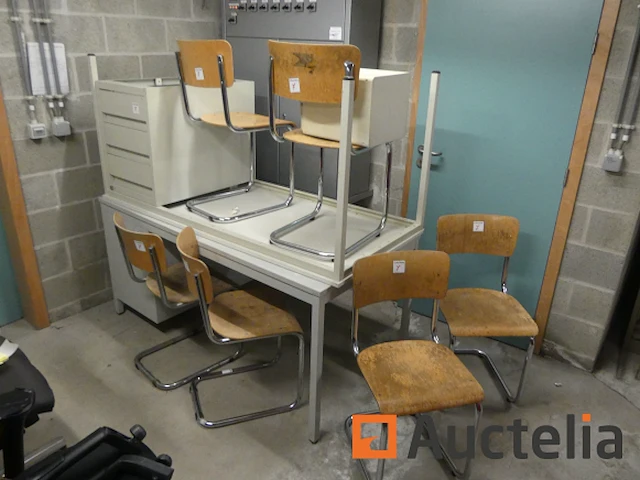 Bureaus + stoelen - afbeelding 2 van  7