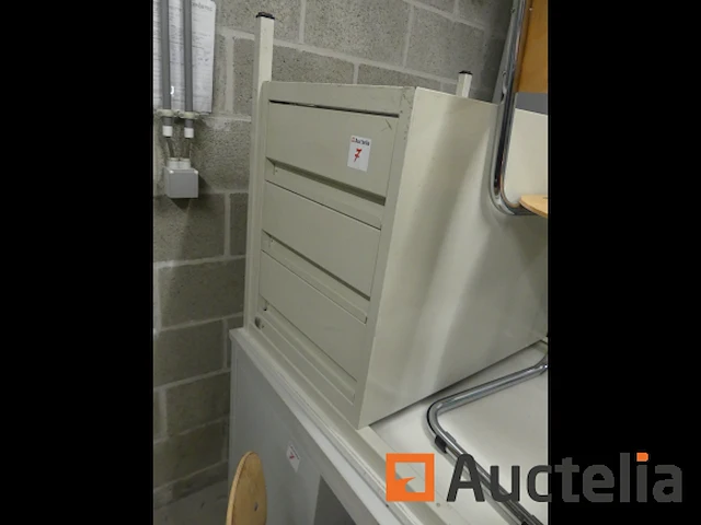 Bureaus + stoelen - afbeelding 5 van  7