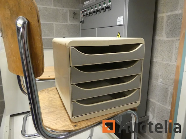 Bureaus + stoelen - afbeelding 7 van  7
