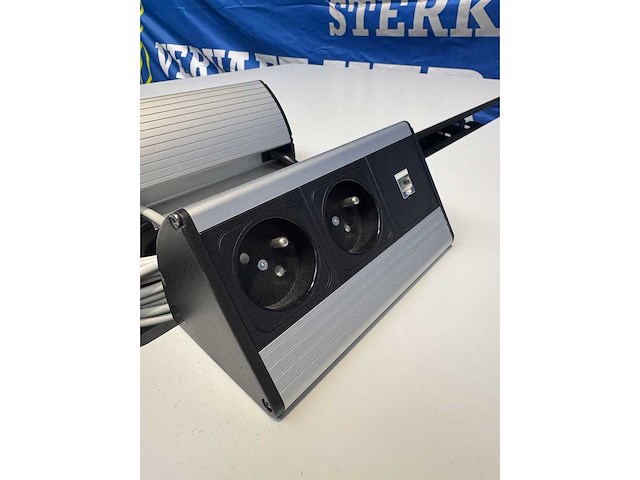 Bureautafel ahrend + stekkerblok (2x) - afbeelding 3 van  4