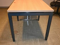 Bureautafel + bruine stoel - afbeelding 2 van  4