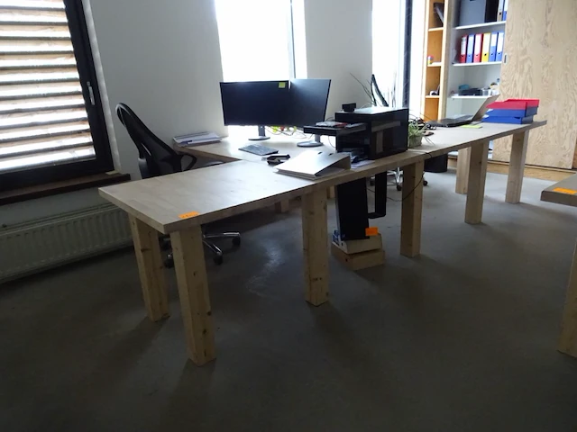 Bureautafel in hout - afbeelding 1 van  2