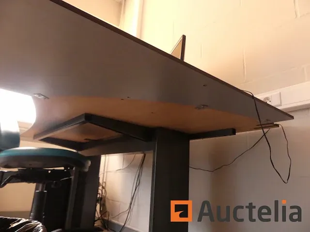 Bureautafel in l bulo - afbeelding 2 van  11