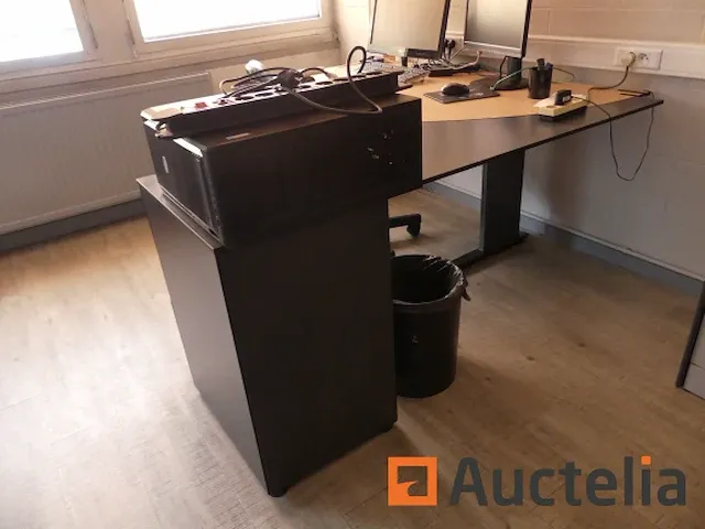Bureautafel in l bulo - afbeelding 3 van  11