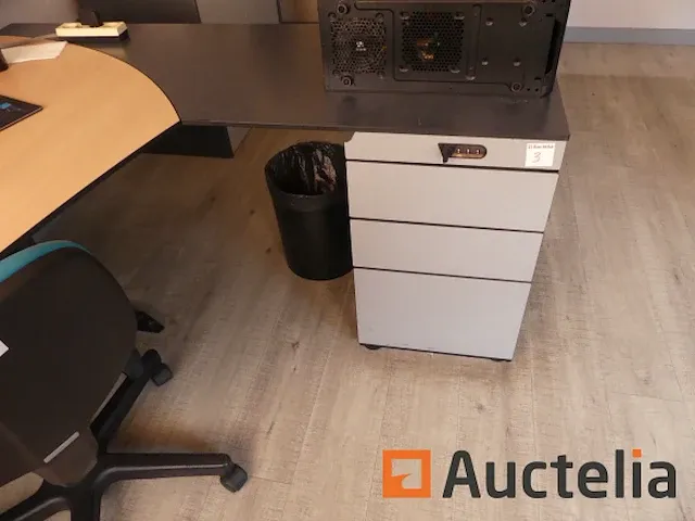 Bureautafel in l bulo - afbeelding 1 van  11