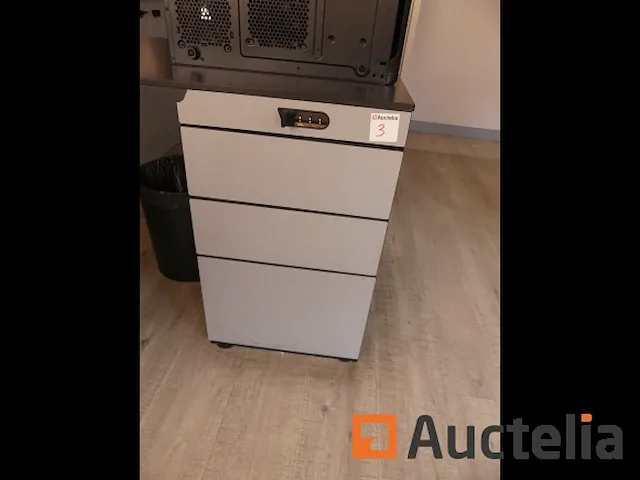 Bureautafel in l bulo - afbeelding 4 van  11