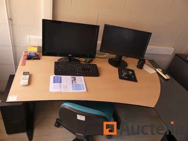 Bureautafel in l bulo - afbeelding 6 van  11