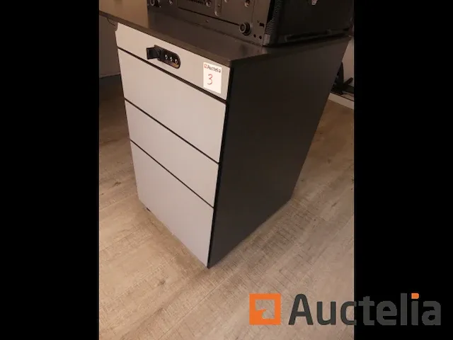 Bureautafel in l bulo - afbeelding 10 van  11