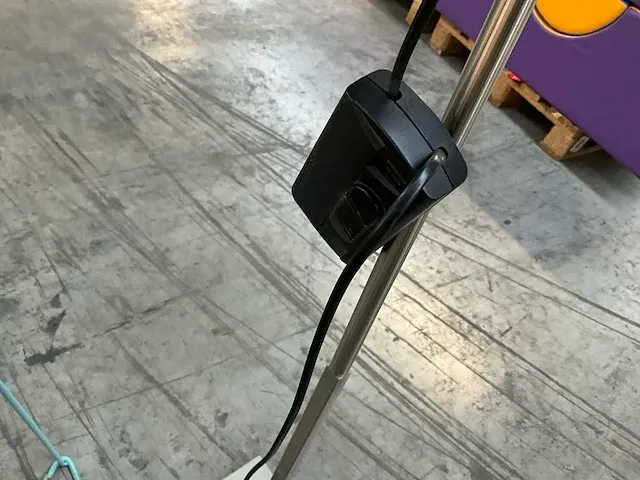 Bureautafel + stoelen - afbeelding 3 van  13