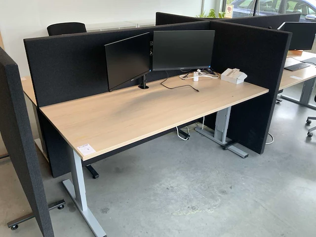 Bureautafel - afbeelding 1 van  8