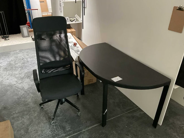 Bureautafel - afbeelding 1 van  7
