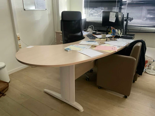 Bureautafel - afbeelding 1 van  1
