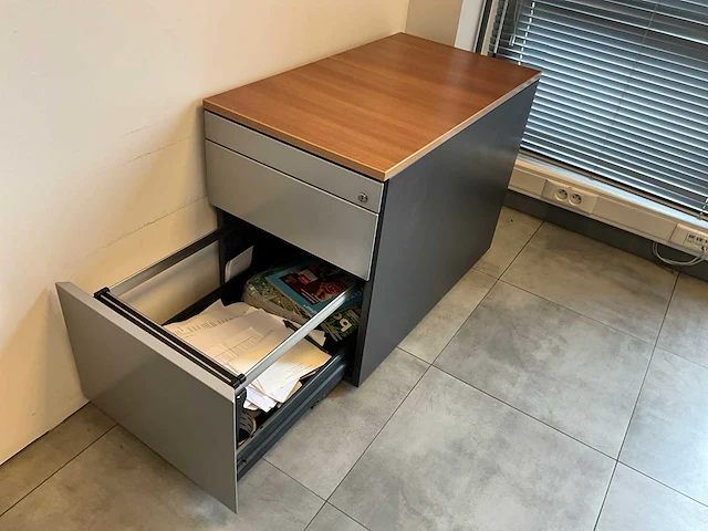 Bureautafel - afbeelding 6 van  9
