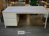 Bureel met 3 lades - afbeelding 1 van  1