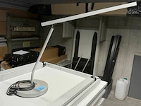 Bureellamp u-line designed bij maarten van serveren - afbeelding 1 van  2