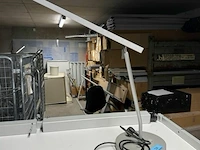 Bureellamp u-line designed bij maarten van serveren - afbeelding 1 van  1