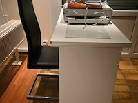 Bureeltafel en divers bureelgerief - afbeelding 1 van  8