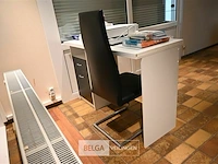 Bureeltafel en divers bureelgerief - afbeelding 8 van  8