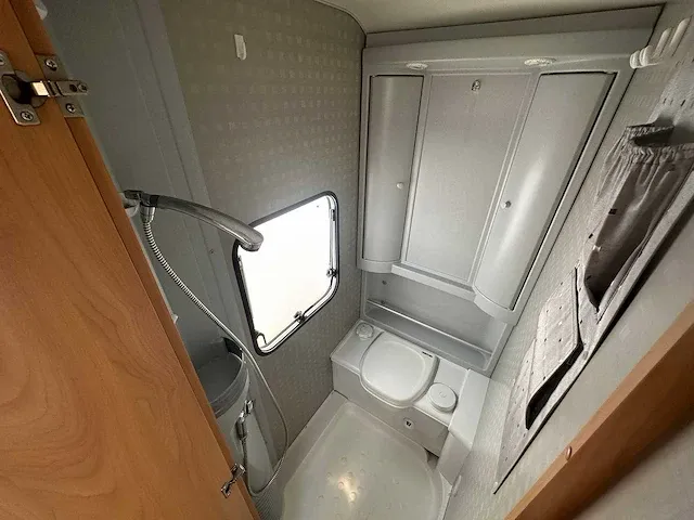 Burstner - ventana - caravan - afbeelding 13 van  18