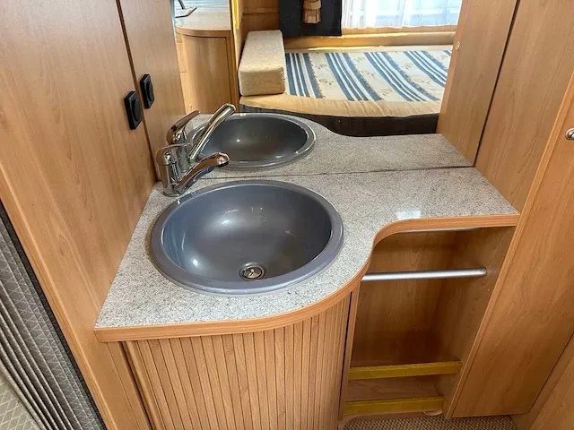 Burstner - ventana - caravan - afbeelding 18 van  18