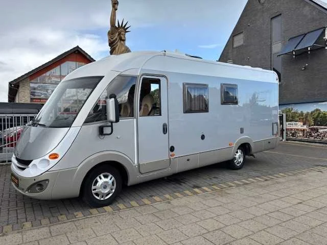 Burstner gmbh 1684 - 2030 - campervan - afbeelding 1 van  37