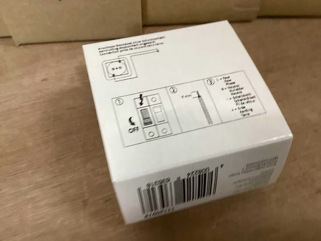 Busch-jaeger stopcontact wit (43x) - afbeelding 3 van  3