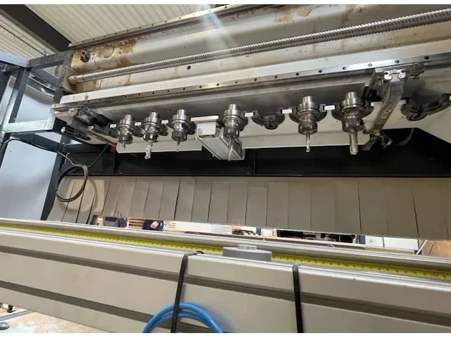 Busellato jet optima cnc bewerkingscentrum - afbeelding 5 van  9