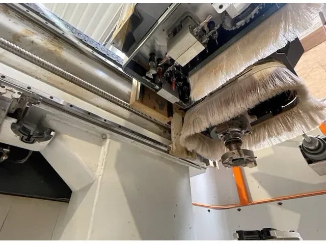 Busellato jet optima cnc bewerkingscentrum - afbeelding 6 van  9
