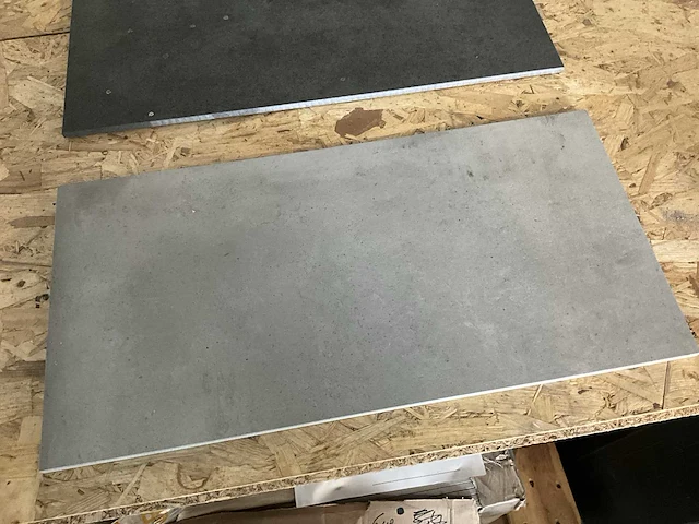 Ca. 10.8m2 diverse keramische tegels(30x60) - afbeelding 1 van  4