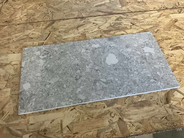 Ca. 10.8m2 keramische tegels mirage(30x60) - afbeelding 1 van  3