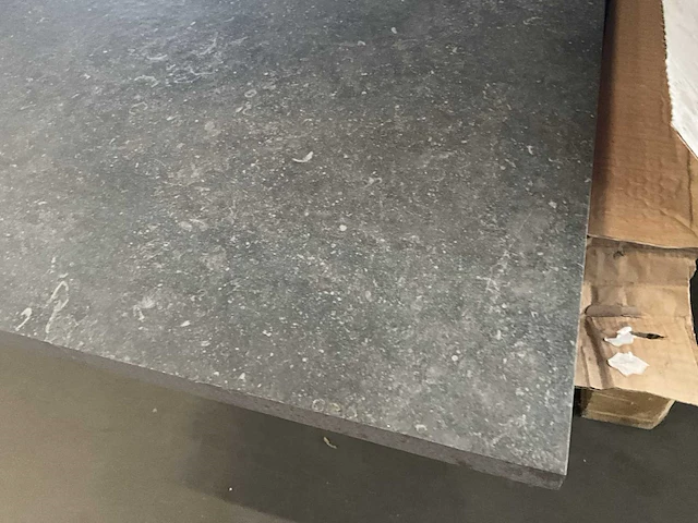 Ca. 13.3m2 granieten tegels dado qua(60x60) - afbeelding 2 van  4