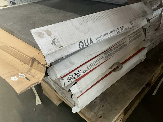 Ca. 13.3m2 granieten tegels dado qua(60x60) - afbeelding 4 van  4