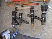 Ca. 16 stuks lansen en verdeelstukken, 3 x lamp met lader, 2 x lamp met kegel, werklamp - afbeelding 3 van  10