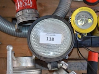 Ca. 16 stuks lansen en verdeelstukken, 3 x lamp met lader, 2 x lamp met kegel, werklamp - afbeelding 4 van  10