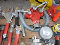 Ca. 16 stuks lansen en verdeelstukken, 3 x lamp met lader, 2 x lamp met kegel, werklamp - afbeelding 8 van  10