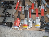 Ca. 16 stuks lansen en verdeelstukken, 3 x lamp met lader, 2 x lamp met kegel, werklamp - afbeelding 9 van  10