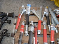 Ca. 16 stuks lansen en verdeelstukken, 3 x lamp met lader, 2 x lamp met kegel, werklamp - afbeelding 10 van  10