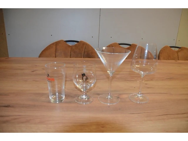 Ca. 20 wijn- en champagneglazen , ca. 98 wijn- champagne- en borrelglazen , ca. 22 bierglazen (12,15,22) - afbeelding 3 van  11