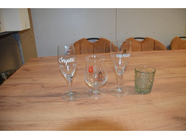 Ca. 20 wijn- en champagneglazen , ca. 98 wijn- champagne- en borrelglazen , ca. 22 bierglazen (12,15,22) - afbeelding 5 van  11