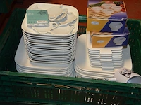 Ca. 200 diverse porseleinen borden en kommen , kookketels en pannen (25,27) - afbeelding 8 van  18